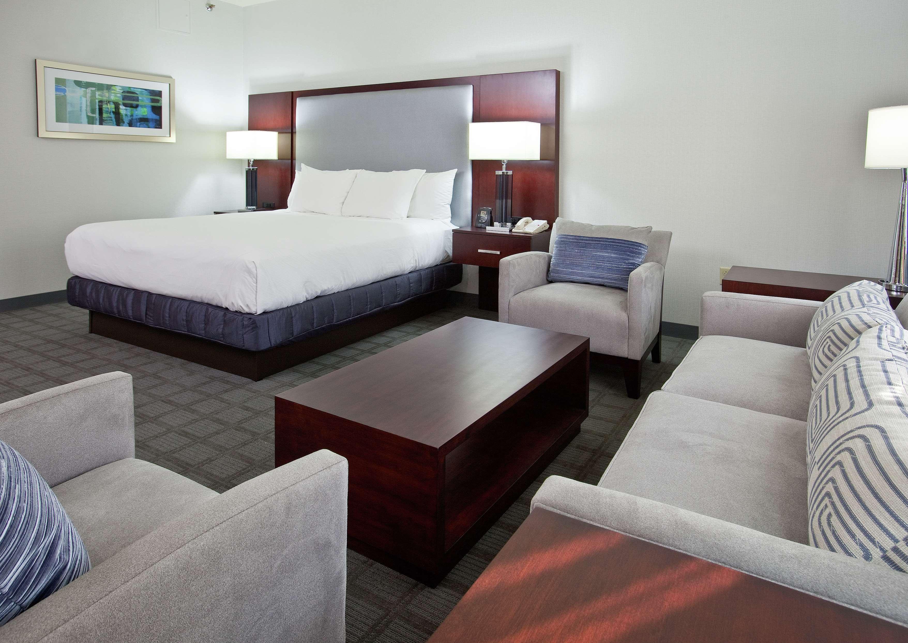 Hilton Scranton & Conference Center Hotel Room photo